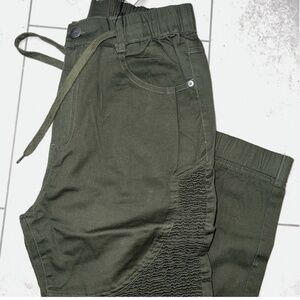 M & P Fashion Jogger Cargo Scrubs Dark Green Large Elastic pants NWT (34x32)